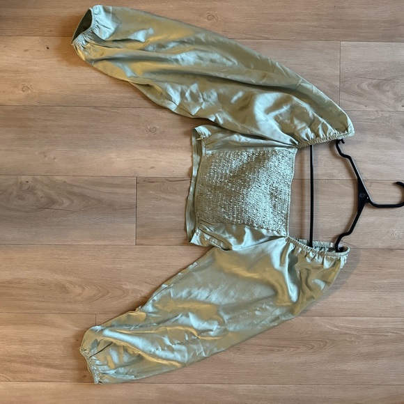 Light Green Long Sleeve Cropped Top with Tie Front - Picture 3 of 7